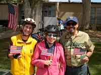 DSCN3437  Captain Kathy Keehan with her stoker Bianca and Bianca's father Miguel Samaniego wave their flags